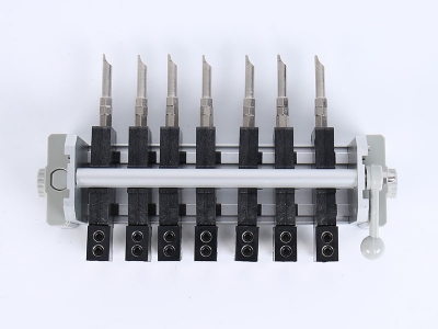HH2020B三相偏心輪下出線表座 （7滑塊 150、155、165、180、 200x40MM 孔距,M6 螺桿）